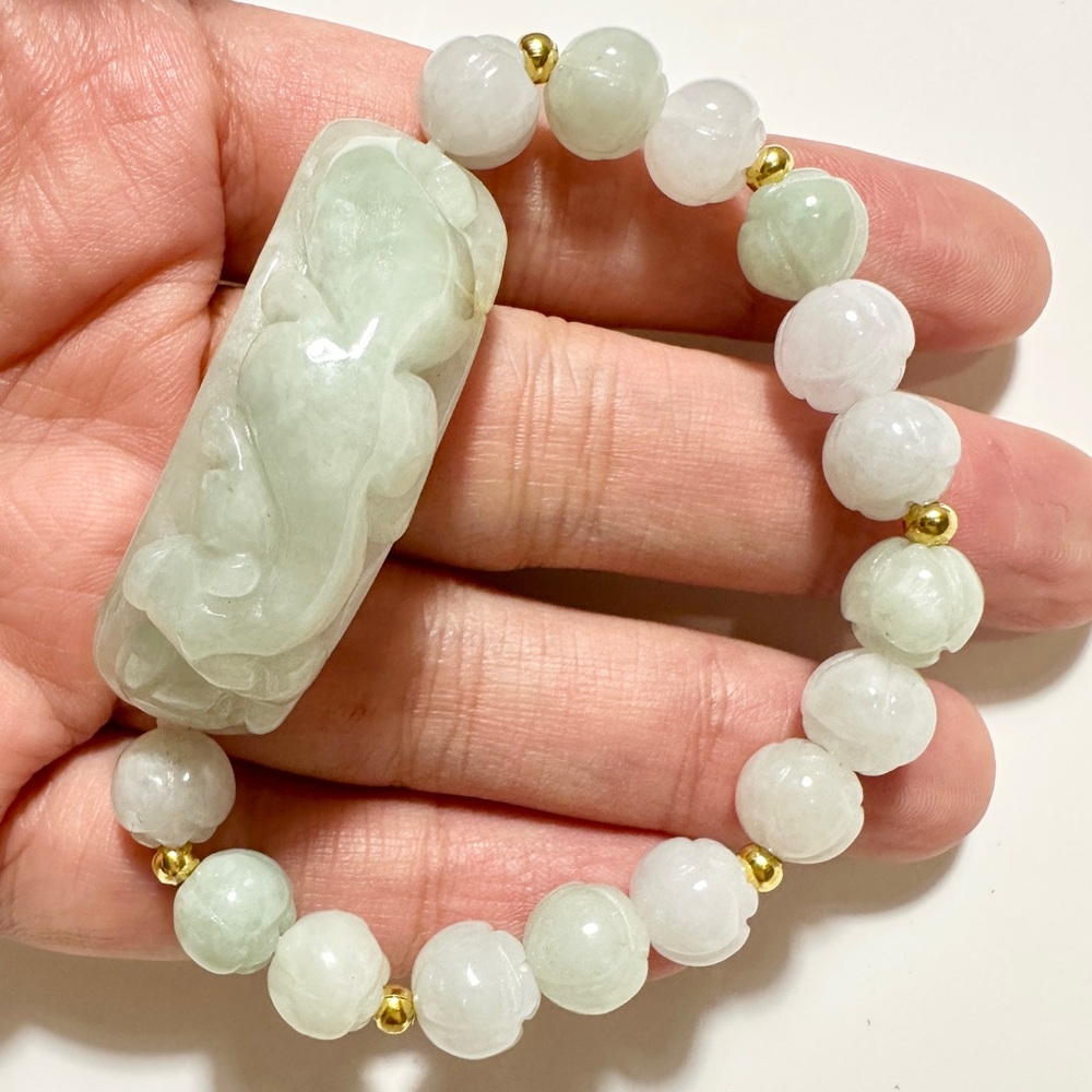 6.25 Elegant Jade and Gold Beaded Bracelet